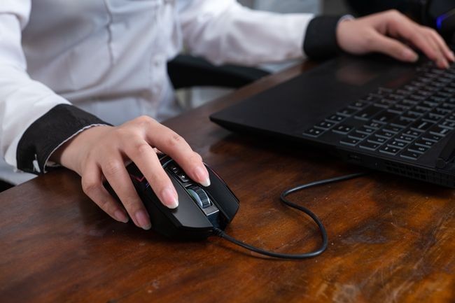 Trên tay chuột đa nhiệm Giza eSport Gaming R7