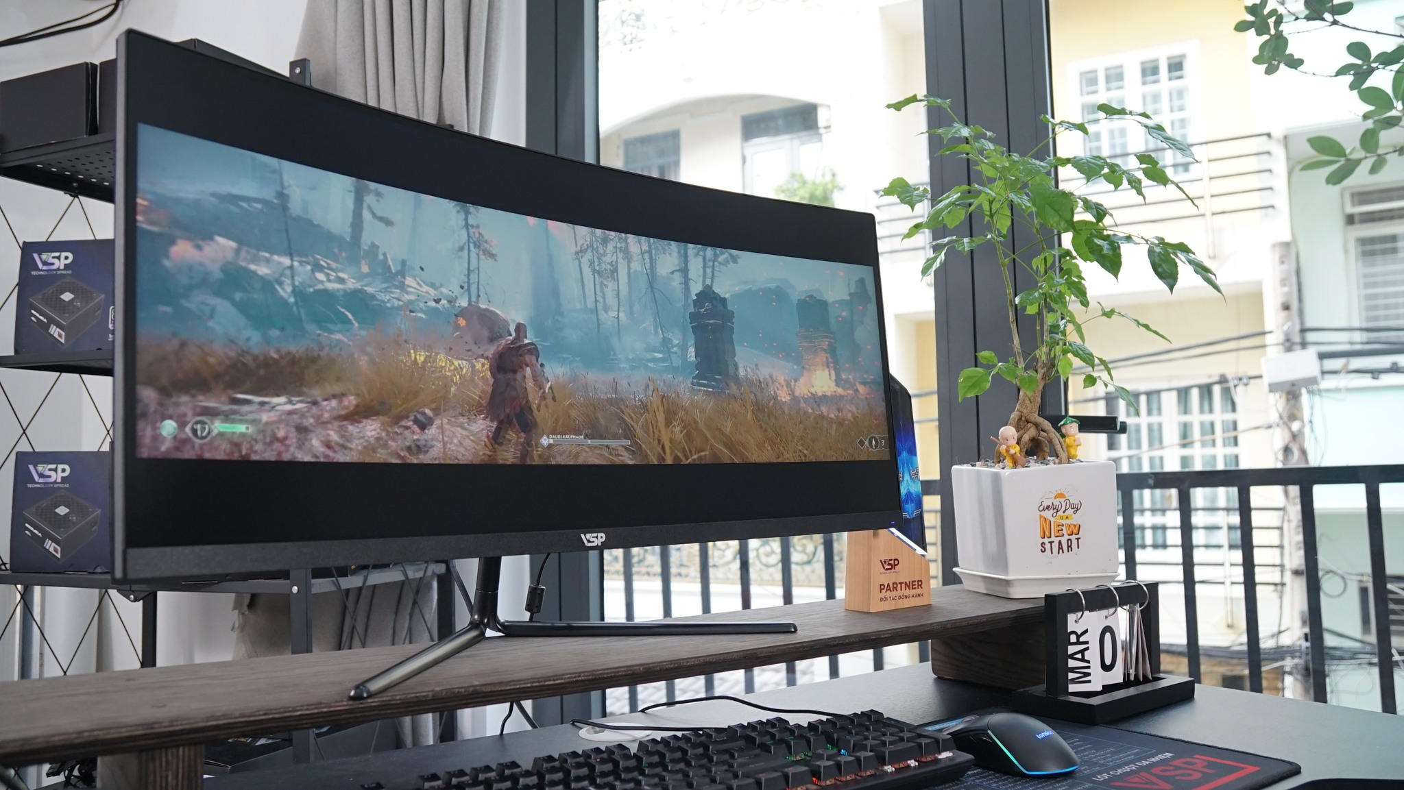 Màn hình Ultrawide có tỷ lệ khung hình rộng hơn so với màn hình thông thường.